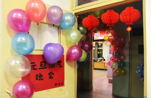 色彩絢麗、喜氣洋洋的活動現(xiàn)場