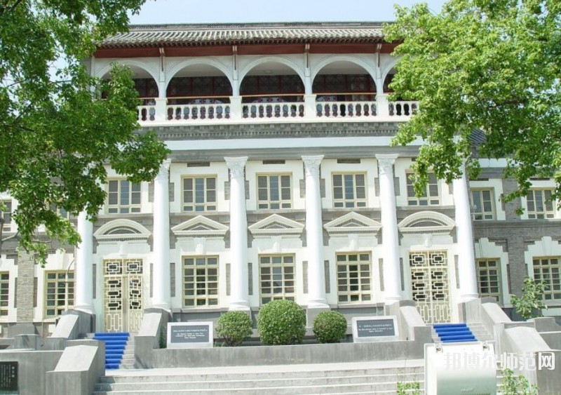 河南大學(xué)師范學(xué)院明倫校區(qū)招生辦聯(lián)系電話(huà)