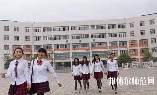成都工程職業(yè)技術(shù)幼兒師范學(xué)校2018年報名條件、招生對象
