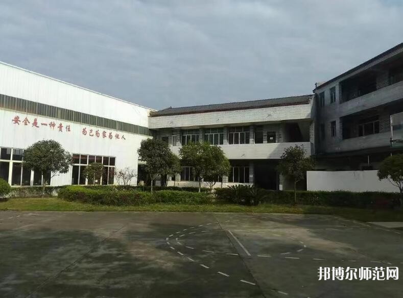 成都莊園機電職業(yè)技術幼兒師范學校2018年報名條件、招生對象