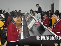 陜西2020年中專幼師學(xué)?？梢钥即髮? /><b>陜西2020年中專幼師學(xué)校可以考大專嗎</b><span>2019-10-30 12:51</span><p>如果是選擇中專學(xué)校學(xué)習(xí)幼師專業(yè)的同學(xué)們，當(dāng)然是可以考取大專的，考取大專有很多種形式，如果已經(jīng)是選擇中專學(xué)校的同學(xué)們?nèi)赀^</p></a></li>
            <li><a href=