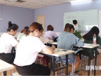廣東2020年幼師學(xué)校中專升大?？际裁? /><b>廣東2020年幼師學(xué)校中專升大?？际裁?/b><span>2019-11-21 14:52</span><p>現(xiàn)在很多同學(xué)在初中讀完之后就放棄讀高中而去選擇一個中專的職業(yè)院校就讀幼師專業(yè)，這樣固然是節(jié)省時間，可以早點工作，但是年齡</p></a></li>
            <li><a href=